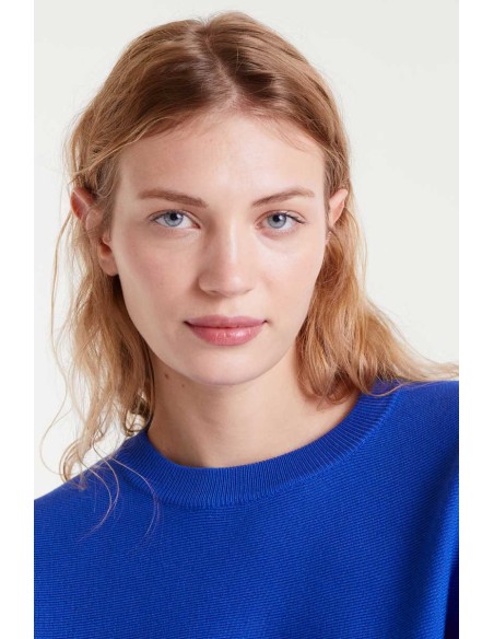 JERSEY DE PUNTO EVASÉCON CUELLO REDONDO Y MANGA LARGA.