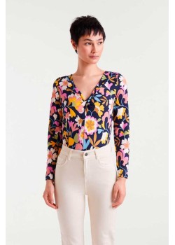 CAMISETA CON ESTAMPADO BABOUSHKA.