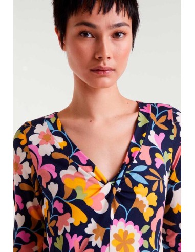 CAMISETA CON ESTAMPADO BABOUSHKA.