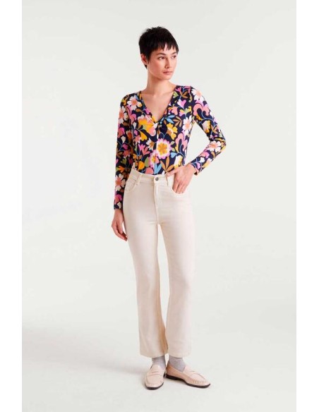 CAMISETA CON ESTAMPADO BABOUSHKA.