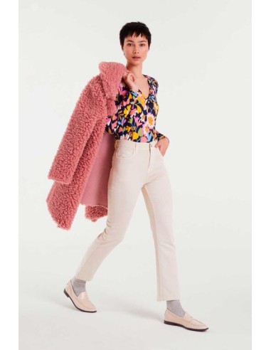 CAMISETA CON ESTAMPADO BABOUSHKA.