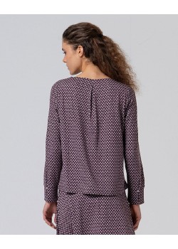 BLUSA ESTAMPADA CON ABERTURA EN EL ESCOTE. 2