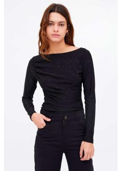 CAMISETA CUELLO BARCO.