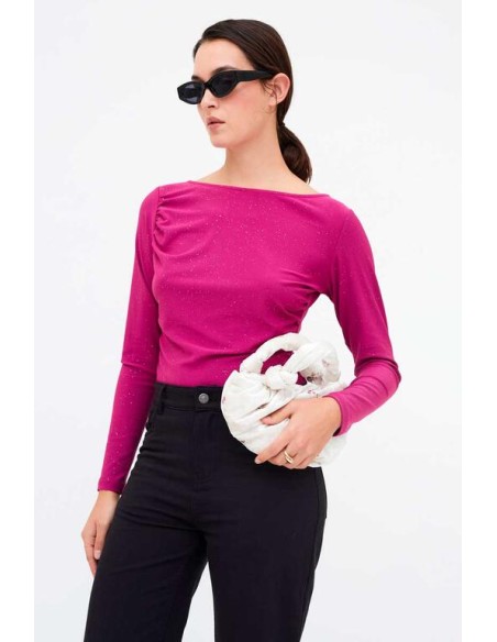 CAMISETA CUELLO BARCO.