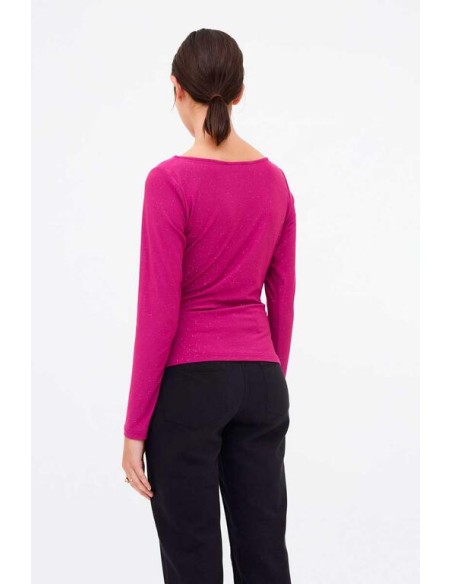 CAMISETA CUELLO BARCO.