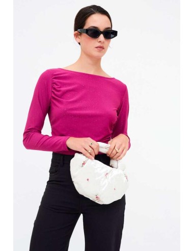 CAMISETA CUELLO BARCO.