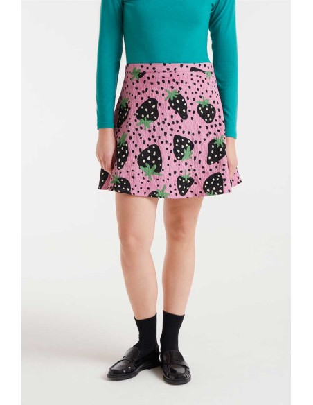 FALDA CORTA CON ESTAMPADO DE FRESAS.