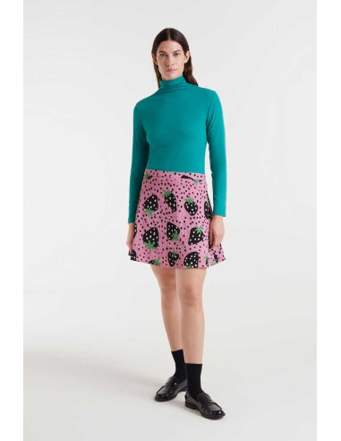 FALDA CORTA CON ESTAMPADO DE FRESAS.