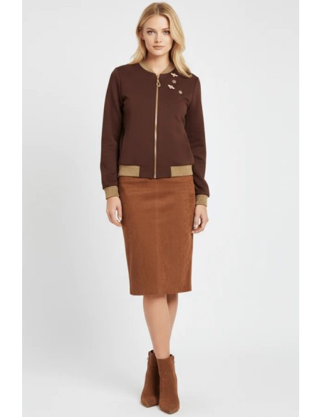 CHAQUETA CON CRAMALLERA,CON DETALLES BROCHES MOSCA.