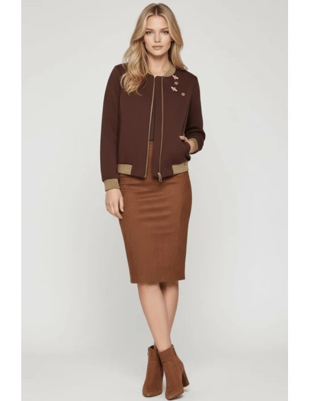 CHAQUETA CON CRAMALLERA,CON DETALLES BROCHES MOSCA.