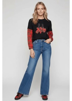 JERSEY CON CUADRO ESCOCES ROJO,BORDADO ZAPATILLAS.