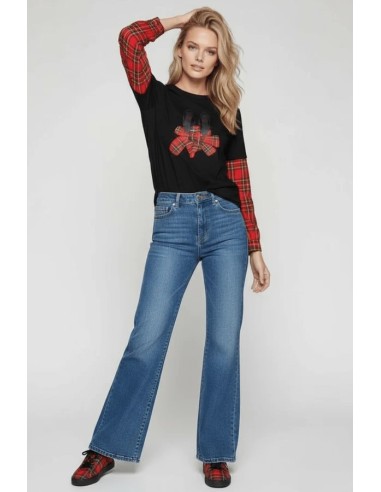 JERSEY CON CUADRO ESCOCES ROJO,BORDADO ZAPATILLAS.