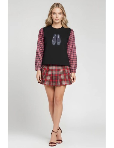 JERSEY SUDADERA CON BORDADO ZAPATILLAS Y MANGA DE CUADROS.