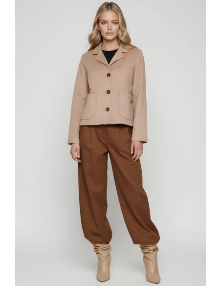 CHAQUETA CORTA ANTELINA CON AUTOMÁTICOS.