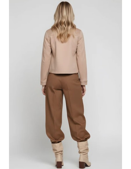 CHAQUETA CORTA ANTELINA CON AUTOMÁTICOS.