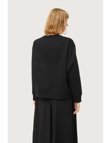 SUDADERA CON PARCHE DE FLOR.