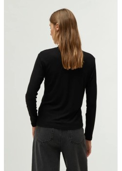 Top cuello mock negro. 2