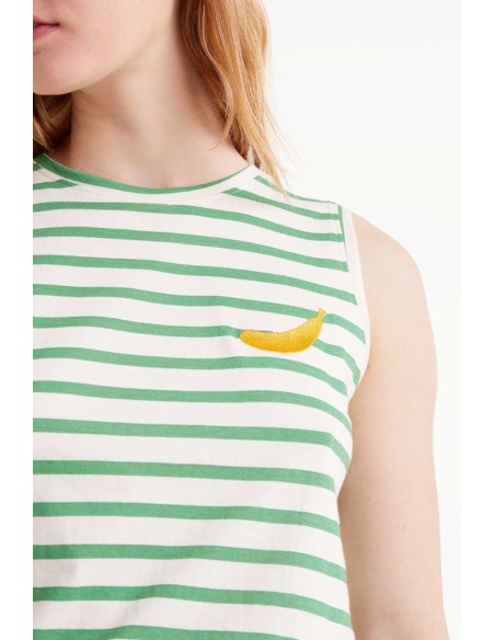 CAMISETA ESTAMPADO DE RAYAS VERDES.