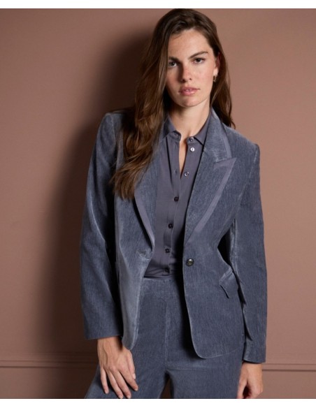 CAMISA ELÁSTICA Y SUAVE DE BAMBÚ.