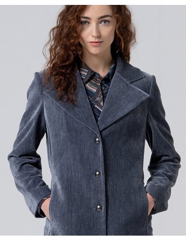 ABRIGO LARGO CON LIGERO ACOLCHADO INTERIOR.