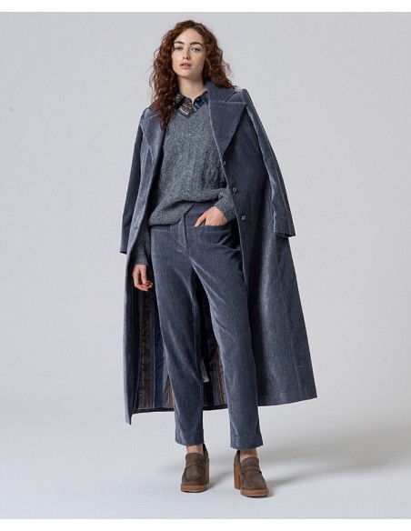 ABRIGO LARGO CON LIGERO ACOLCHADO INTERIOR.