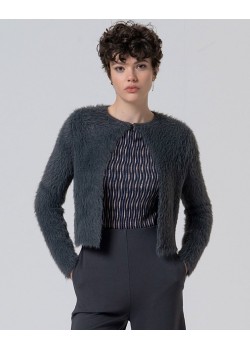 CHAQUETA CORTA CON EFECTO PELO.