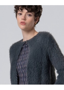 CHAQUETA CORTA CON EFECTO PELO. 2