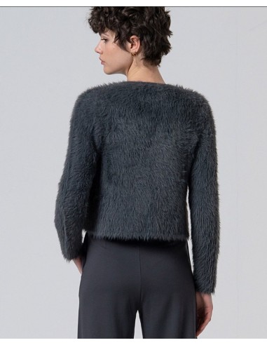 CHAQUETA CORTA CON EFECTO PELO.