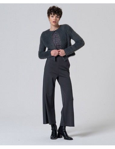 CHAQUETA CORTA CON EFECTO PELO.