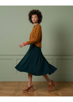 FALDA DE TRICOT COLOR LISO.