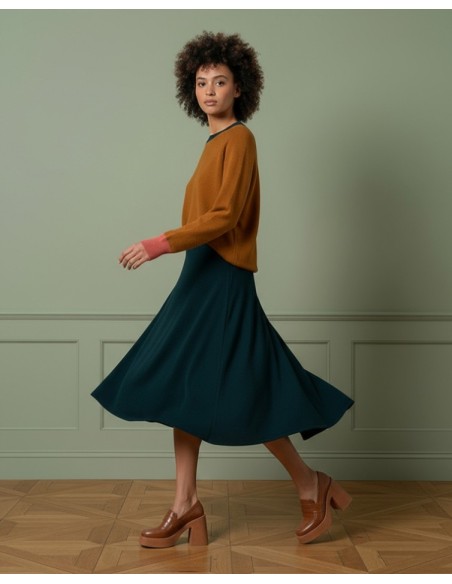 FALDA DE TRICOT COLOR LISO.