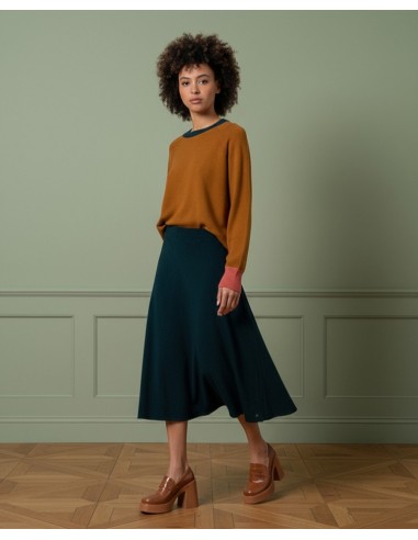 FALDA DE TRICOT COLOR LISO.