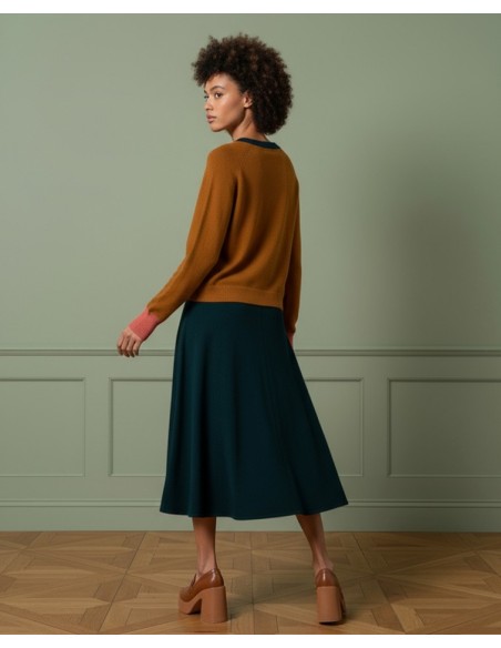 FALDA DE TRICOT COLOR LISO.