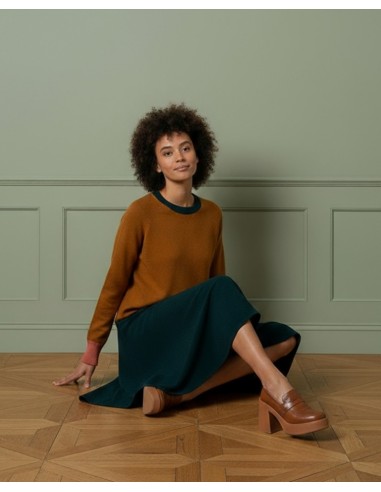 FALDA DE TRICOT COLOR LISO.