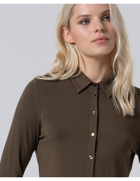 CAMISA ELÁSTICA Y SUAVE DE BAMBÚ.