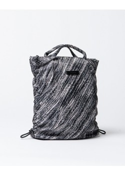 MOCHILA DE NYLON FRUNCIDA CON CREMALLERA. 2