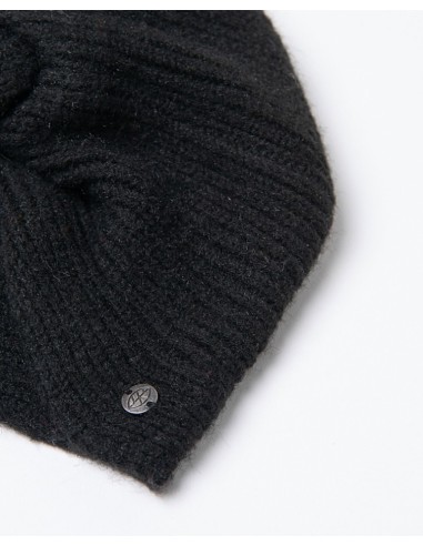 TURBANTE TRICOTADO CON EFECTO NUDO.