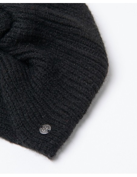 TURBANTE TRICOTADO CON EFECTO NUDO.