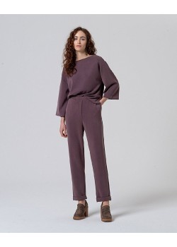 Pantalon estilo jogger. Arándano