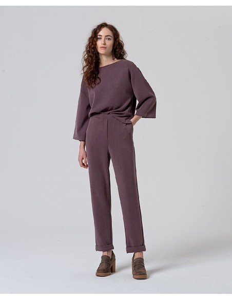 Pantalon estilo jogger. Arándano