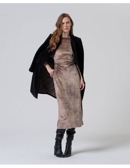 Abrigo recto con forro estampado. Negro