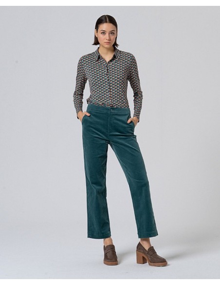 PANTALÓN RECTO DE PANA DE TIRO MEDIO.