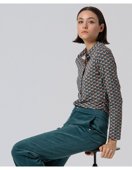 PANTALÓN RECTO DE PANA DE TIRO MEDIO.