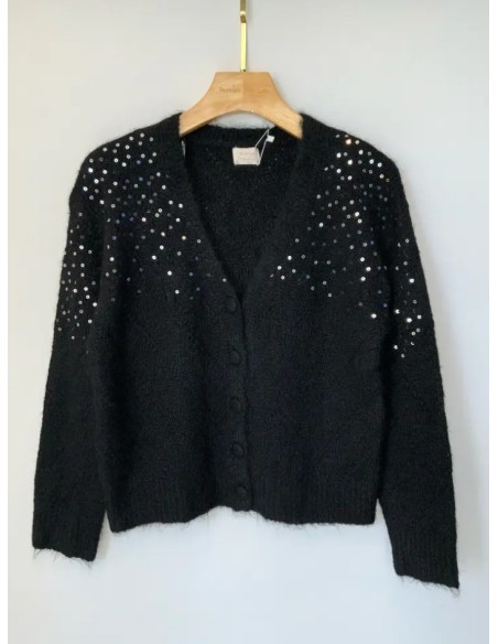 CHAQUETA DE PUNTO CON LENTEJUELAS.