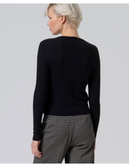 CHAQUETA ENTALLADA DE CANALÉ FINO.