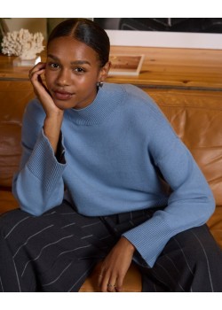 JERSEY DE PUNTO SUAVE CON MANGAS ACAMPANADAS.