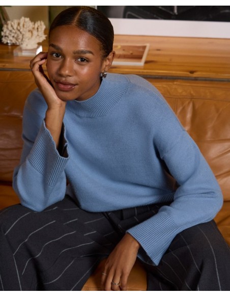 JERSEY DE PUNTO SUAVE CON MANGAS ACAMPANADAS.