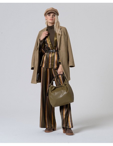 CAMISETA AJUSTADA DE CUELLO ALTO DE VISCOSA Y BAMBÚ.