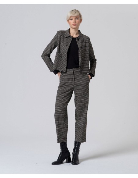 CAMISETA CUELLO REDONDO DE VISCOSA Y BAMBÚ.