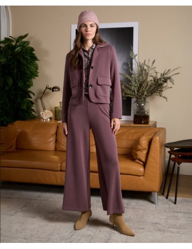 CHAQUETA CORTA MODAL CON BOLSILLOS.